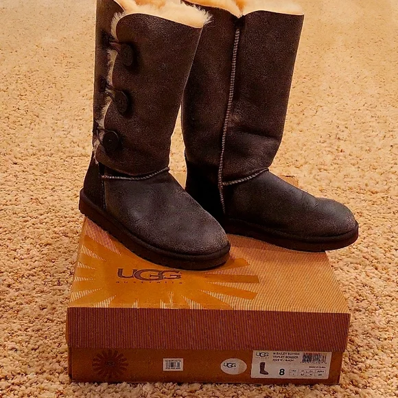 UGG boots - Picture 1 of 3